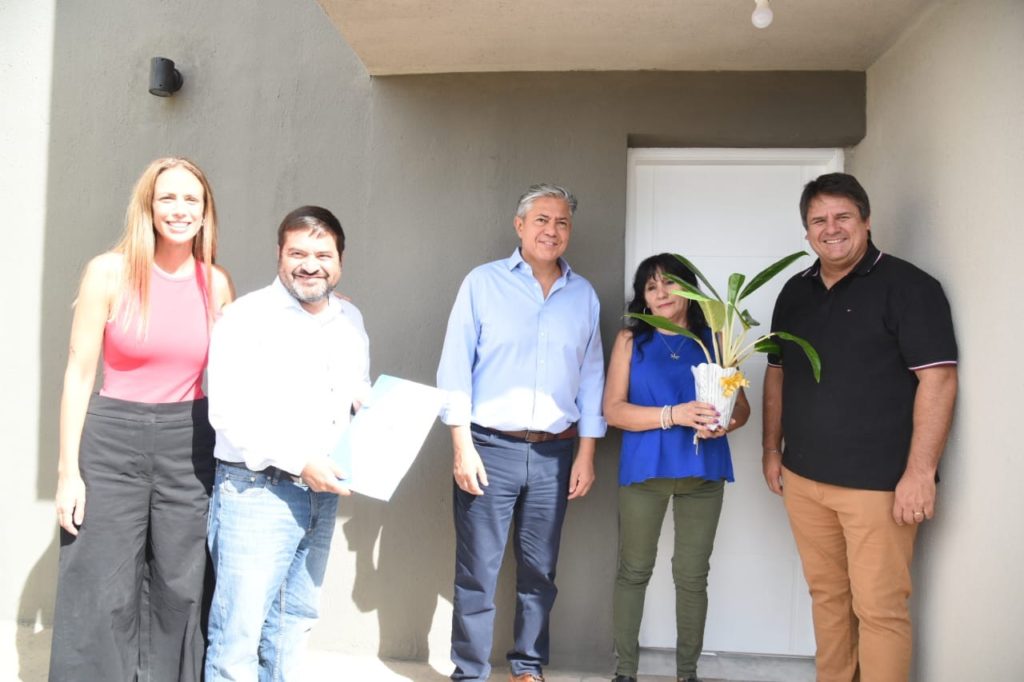 Gaido entregó viviendas y liberó la calle Ignacio Rivas tras 50 años